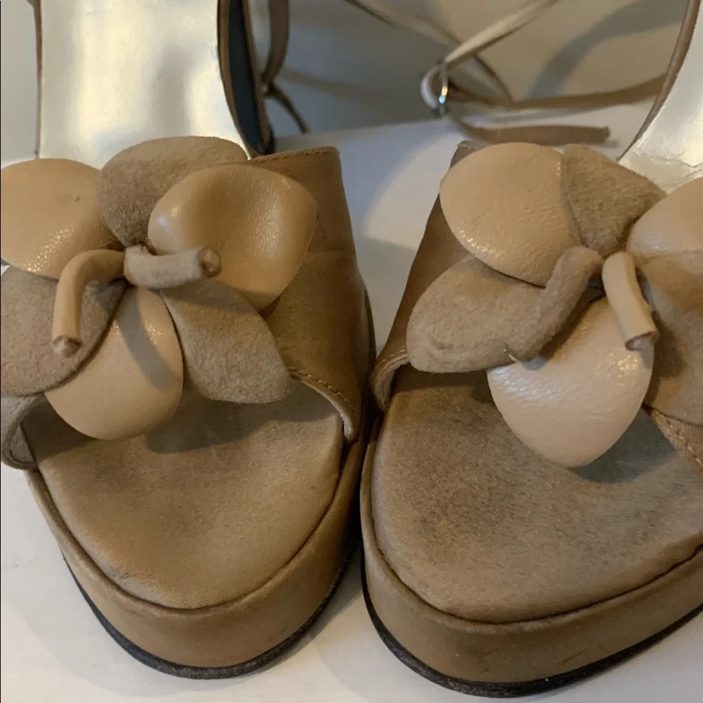 Y2K Nathalie M by Charles David Leather Suede Cut Out 3D Floral Heels Beige 6